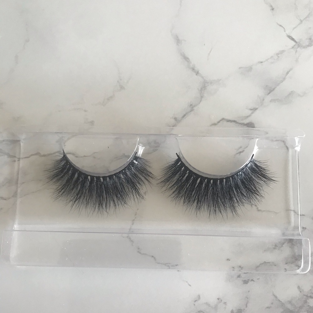 Sassy lashes by Perla